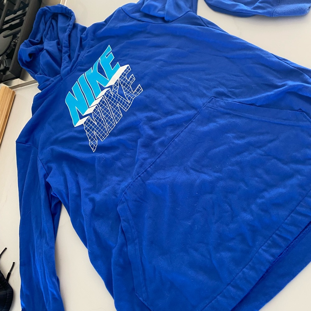 New without tags. Thin hoodie